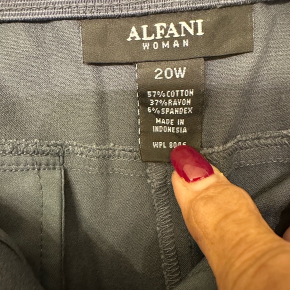 SALE‼️Alfani Gray 20W Ankle Women's Pants - Picture 3 of 9